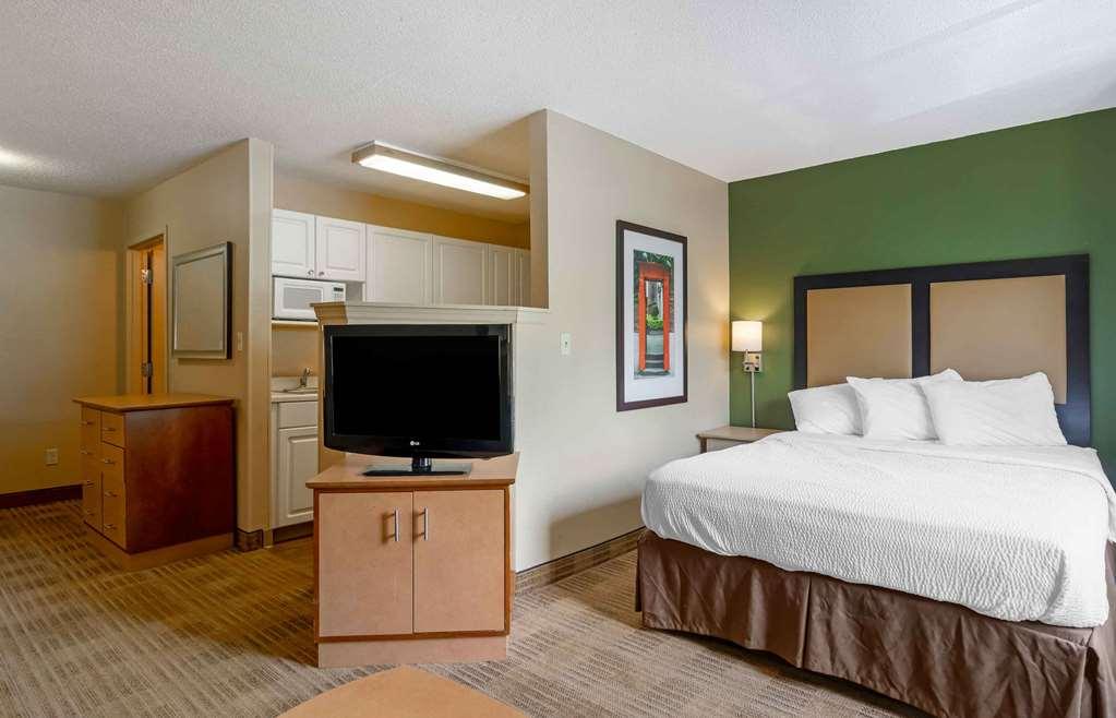 Extended America Select Airport Memorial Hwy Hotel 2*