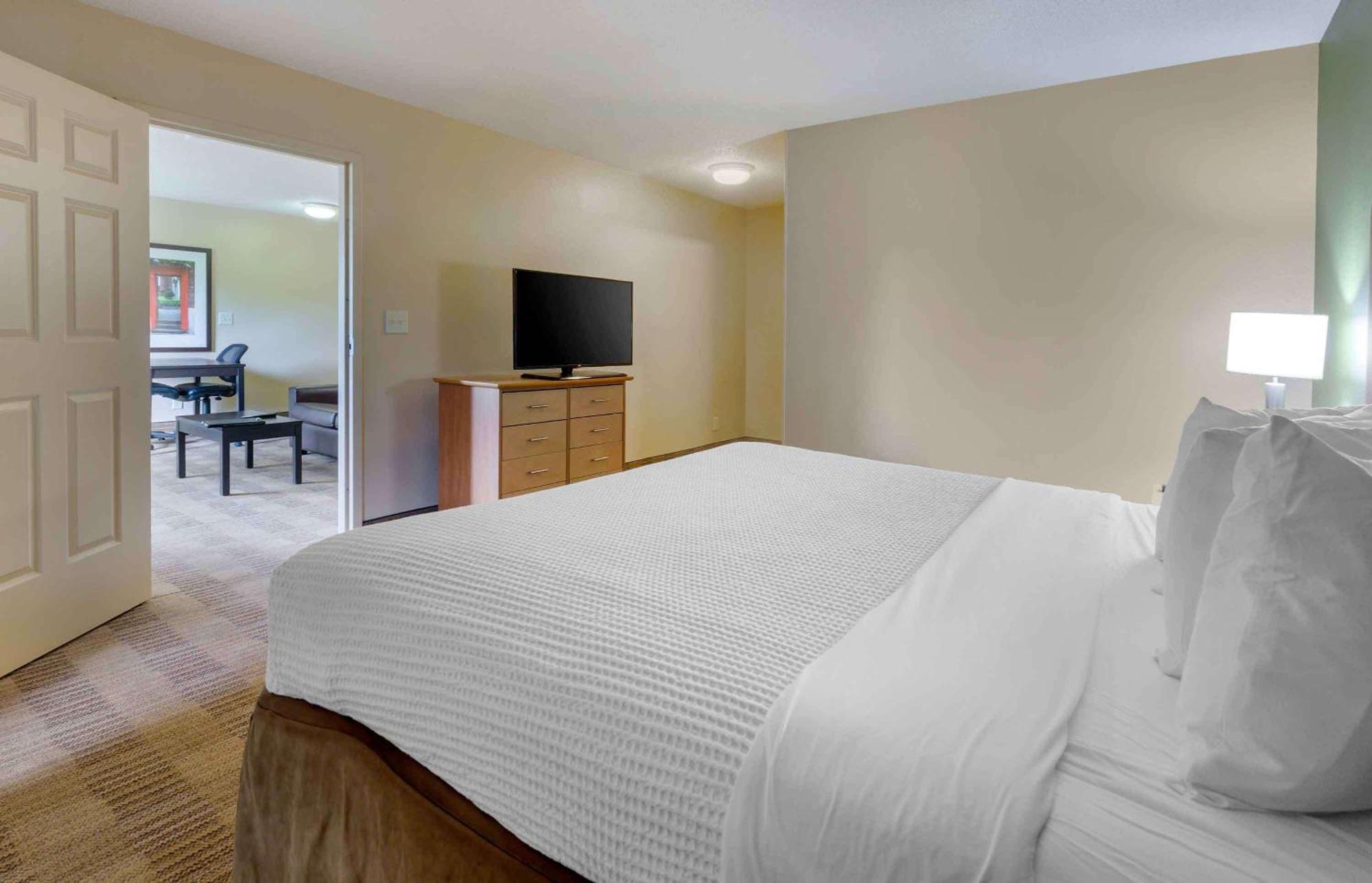 Extended America Select Airport Memorial Hwy Hotel 2*